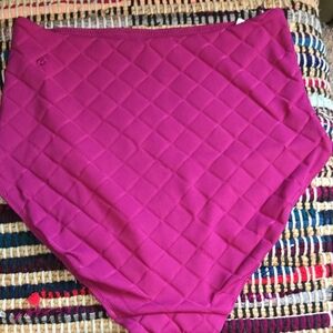 Lululemon Waterside High-Waist Swim Bottom *Medium Bum Coverage  Magenta Purple